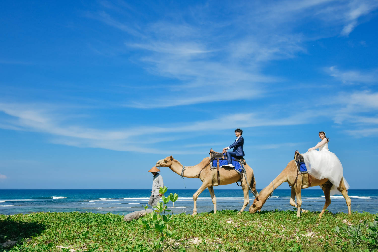 ラクダに乗ってフォトウェディング
