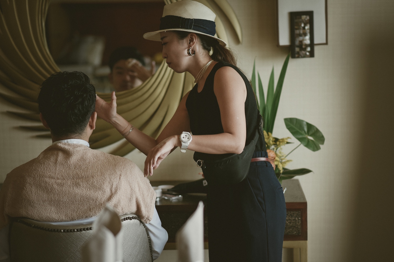 花婿のヘアメイク風景